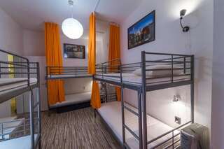Хостелы Pijama Hostel Пловдив Спальное место на двухъярусной кровати в общем номере для мужчин и женщин-9