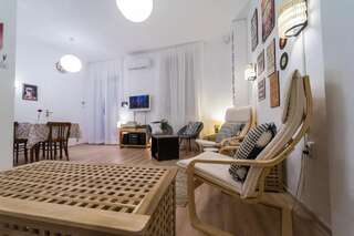 Хостелы Pijama Hostel Пловдив Спальное место на двухъярусной кровати в общем номере для мужчин и женщин-13