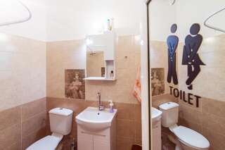 Хостелы Pijama Hostel Пловдив Спальное место на двухъярусной кровати в общем номере для мужчин и женщин-14